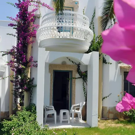 Siesta Aparthotel 3*