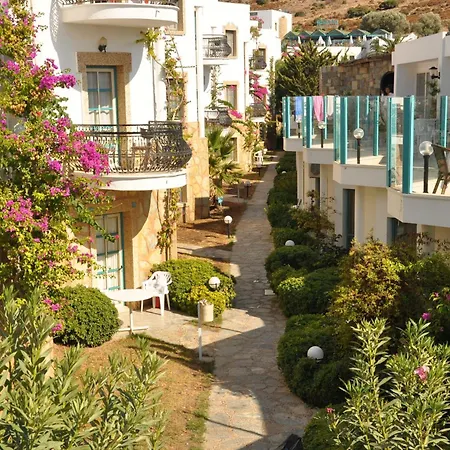 Siesta Aparthotel 3*