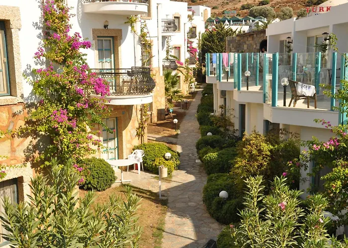 Siesta Aparthotel 3*