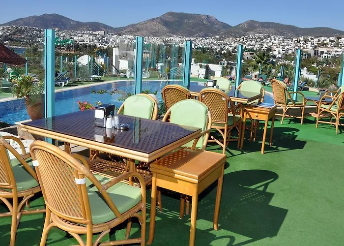 Siesta Aparthotel 3*